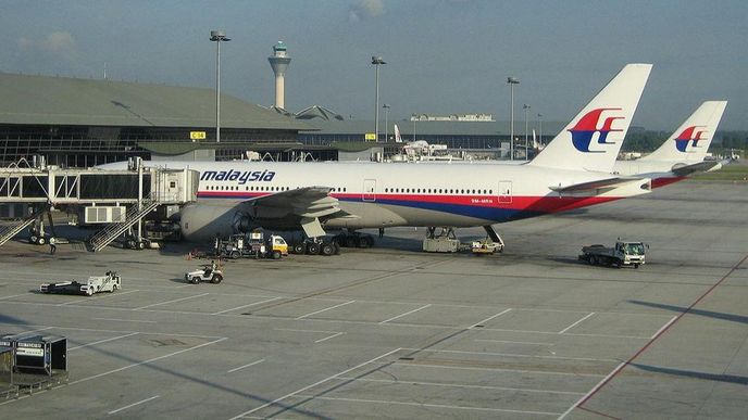 Boeing 777 společnosti Malaysia Airlines podobný tomu, který se u vietnamského pobřeží zřítil do moře Boeing 777 společnosti Malaysia Airlines podobný tomu, který se u vietnamského pobřeží zřítil do moře