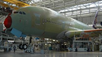 Největší Airbus: desítky tisíc šroubů a ruční práce Největší Airbus: desítky tisíc šroubů a ruční práce