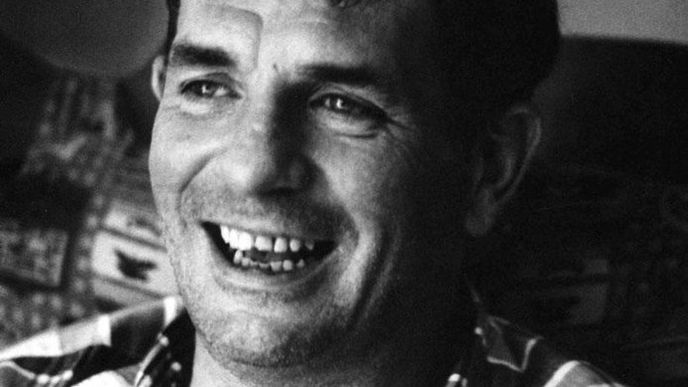 Legenda. Jack Kerouac se díky románu Na cestě
stal jednou z nejvýznamějších postav amerického písemnictví Legenda. Jack Kerouac se díky románu Na cestě
stal jednou z nejvýznamějších postav amerického písemnictví