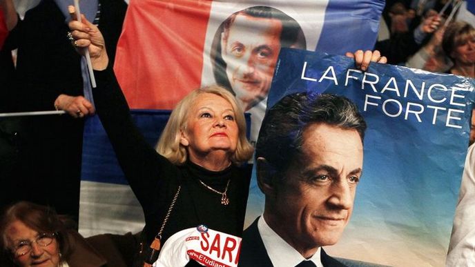 Podpora voličů stoupá. Podle Hollanda je Sarkozy v kampani ochoten vyzkoušet všechno. Na voliče ale zjevně jeho rérorika působí Podpora voličů stoupá. Podle Hollanda je Sarkozy v kampani ochoten vyzkoušet všechno. Na voliče ale zjevně jeho rérorika působí