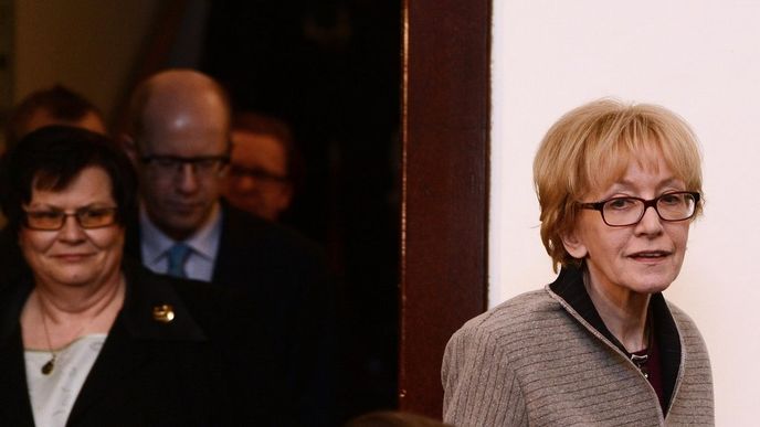 ministryně spravedlnosti Helena Válková. Vlevo její předchůdkyně Marie Benešová. ministryně spravedlnosti Helena Válková. Vlevo její předchůdkyně Marie Benešová.