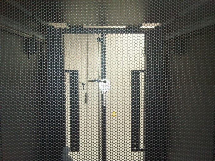 Většina serverových racků prozatím zeje prázdnotou, zaplněno je zhruba 20 procent současné kapacity. ČRa ale počítají s rozšiřováním a po celém Česku chtějí namontovat až tisíc racků na ploše 2 tisíc metrů čtverečních. Většina serverových racků prozatím zeje prázdnotou, zaplněno je zhruba 20 procent současné kapacity. ČRa ale počítají s rozšiřováním a po celém Česku chtějí namontovat až tisíc racků na ploše 2 tisíc metrů čtverečních.