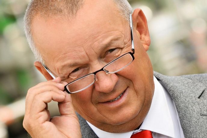 Předsedou představenstva společnosti Agrofert Andreje Babiše by se v případě Babišova vstupu do vlády stal Zbyněk Průša šéf valašskomeziříčské chemičky DEZA patřící do skupiny Agrofert. Informaci, kterou dnes uvedl na svém facebookovém profilu časopis Forebes, potvrdil Babiš ČTK. Babišem vedené hnutí ANO jedná s ČSSD a KDU-ČSL o podobě možné vlády a jejího programu. Babiš by se chtěl stát vicepremiérem pro ekonomiku. Předsedou představenstva společnosti Agrofert Andreje Babiše by se v případě Babišova vstupu do vlády stal Zbyněk Průša šéf valašskomeziříčské chemičky DEZA patřící do skupiny Agrofert. Informaci, kterou dnes uvedl na svém facebookovém profilu časopis Forebes, potvrdil Babiš ČTK. Babišem vedené hnutí ANO jedná s ČSSD a KDU-ČSL o podobě možné vlády a jejího programu. Babiš by se chtěl stát vicepremiérem pro ekonomiku.