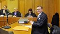 U Obvodního soudu pro Prahu 5 začalo 5. března hlavní líčení v případu předsedy poslanců Věcí veřejných Víta Bárty (vpravo), kterého žalobci viní z podplácení. Před soudem stanul i nezařazený poslanec Jaroslav Škárka (dříve také VV), který čelí obvinění z přijetí úplatku. Bártovi hrozí v případě pravomocného odsouzení až šestiletý trest vězení, propadnutí majetku nebo peněžitý trest. Škárkovi může soud uložit až tříletý trest nebo zákaz činnosti. Oba muži vinu popírají. U Obvodního soudu pro Prahu 5 začalo 5. března hlavní líčení v případu předsedy poslanců Věcí veřejných Víta Bárty (vpravo), kterého žalobci viní z podplácení. Před soudem stanul i nezařazený poslanec Jaroslav Škárka (dříve také VV), který čelí obvinění z přijetí úplatku. Bártovi hrozí v případě pravomocného odsouzení až šestiletý trest vězení, propadnutí majetku nebo peněžitý trest. Škárkovi může soud uložit až tříletý trest nebo zákaz činnosti. Oba muži vinu popírají.