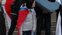 Na schodech Rudolfina vzniklo improvizované podium Na schodech Rudolfina vzniklo improvizované podium