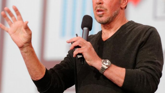 Šéf Oraclu Larry Ellison na konferenci OpenWorld 2013 v San Francisku. Šéf Oraclu Larry Ellison na konferenci OpenWorld 2013 v San Francisku.
