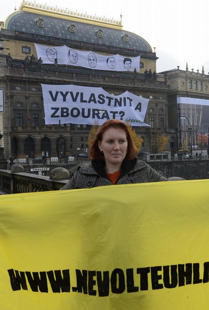 Aktivisté z Greenpeace protestovali proti prolomení těžebních limitů Aktivisté z Greenpeace protestovali proti prolomení těžebních limitů