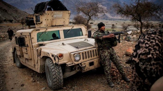 Automobily Humvee se mimo jiné díky herci Arnoldu Schwarzeneggerovi prosadily i v běžném provozu pod názvem Hummer. Automobily Humvee se mimo jiné díky herci Arnoldu Schwarzeneggerovi prosadily i v běžném provozu pod názvem Hummer.
