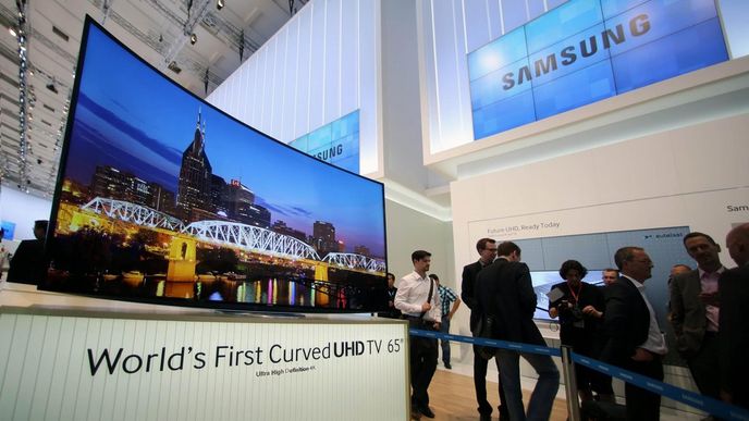 Samsung představil zakřivenou obrazovku Samsung představil zakřivenou obrazovku
