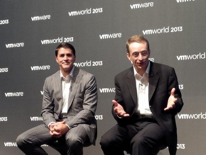 Zleva: Prezident a provozní ředitel VMware Carl Eschenbach a výkonný šéf Pat Gelsinger Zleva: Prezident a provozní ředitel VMware Carl Eschenbach a výkonný šéf Pat Gelsinger