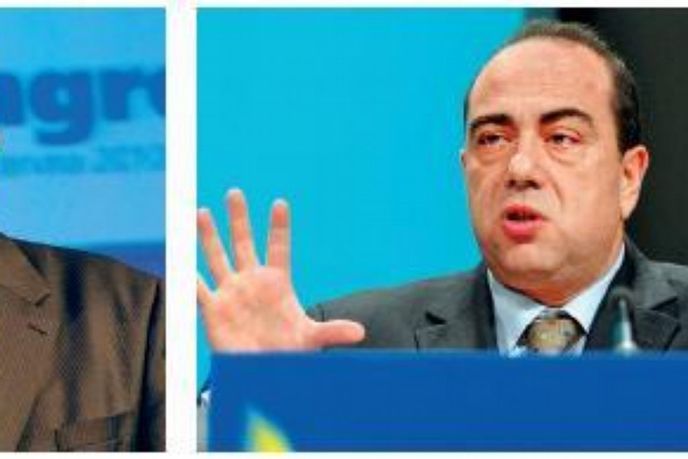 NA KORDY Milan Cabrnoch (vlevo) z Evropského parlamentu je proti směrnici, jeho kolega Pavel Poc (vpravo) je pro. Evropský zdravotnický exkomisař Markos Kyprianou (uprostřed) pak celou svou duší bojuje za to, aby kouření zmizelo ze světa úplně. NA KORDY Milan Cabrnoch (vlevo) z Evropského parlamentu je proti směrnici, jeho kolega Pavel Poc (vpravo) je pro. Evropský zdravotnický exkomisař Markos Kyprianou (uprostřed) pak celou svou duší bojuje za to, aby kouření zmizelo ze světa úplně.