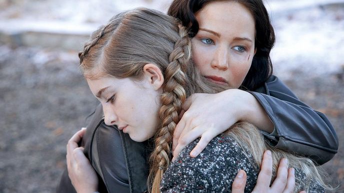 Ve filmu Hunger Games hraje Jennifer Lawrenceová (vpravo), letošní držitelka Oscara Ve filmu Hunger Games hraje Jennifer Lawrenceová (vpravo), letošní držitelka Oscara