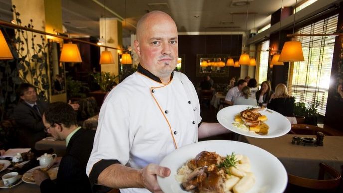 Menu v restauracích za 18 měsíců podražilo v průměru o desetinu Menu v restauracích za 18 měsíců podražilo v průměru o desetinu