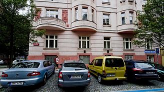 Praha 8 na zavedení modrých zón trvá, návrh opozice odmítla Praha 8 na zavedení modrých zón trvá, návrh opozice odmítla