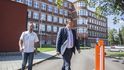 Ministr průmyslu Jan Mládek v Kovosvitu MAS v Sezimově Ústí. Vlevo je předseda odborů Kovosvitu Jiří Ryzka. Ministr průmyslu Jan Mládek v Kovosvitu MAS v Sezimově Ústí. Vlevo je předseda odborů Kovosvitu Jiří Ryzka.