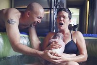 70 fotek porodů, které ukazují ženskou sílu: Něha, bolest, emoce a láska!  70 fotek porodů, které ukazují ženskou sílu: Něha, bolest, emoce a láska!