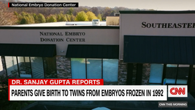 Dvojčata se narodila ze zmražených embryí: Na příchod na svět čekala 30 let