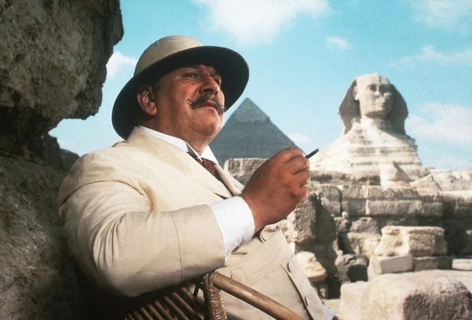 Peter Ustinov zazářil jako Hercule Poirot ve filmovém hitu Smrt na Nilu (1978) Peter Ustinov zazářil jako Hercule Poirot ve filmovém hitu Smrt na Nilu (1978)
