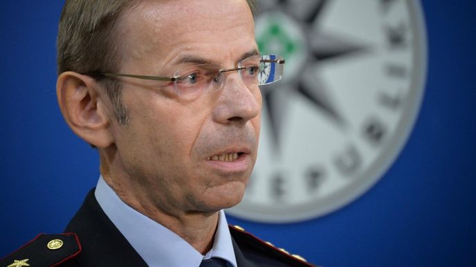 Náměstek policejního prezidenta Zdeněk Laube Náměstek policejního prezidenta Zdeněk Laube