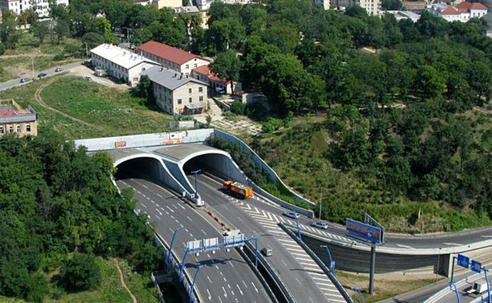 Před 20 lety byl otevřen Strahovský tunel v Praze