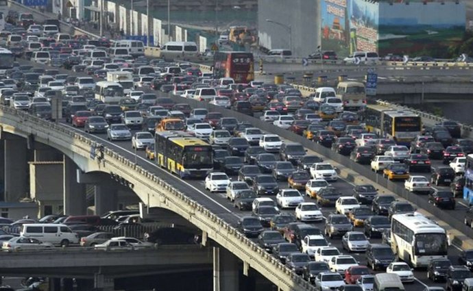 Singapur zmrazil počet aut na svých silnicích. Další už nechce
