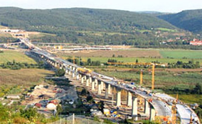 Nejdelší most v ČR byl dokončen, zprovoznění Pražského okruhu se očekává v létě 2010