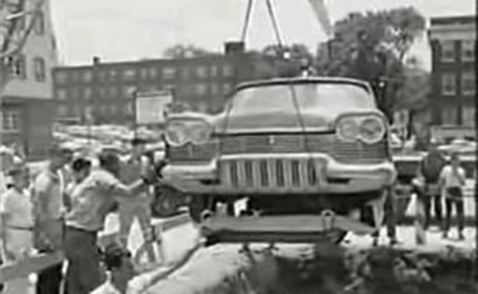 Plymouth Belvedere 57 po 50 letech v zemi (Video)