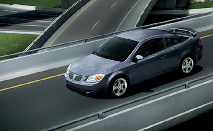 Odvážný krok: Pontiac G5 pouze s online reklamou