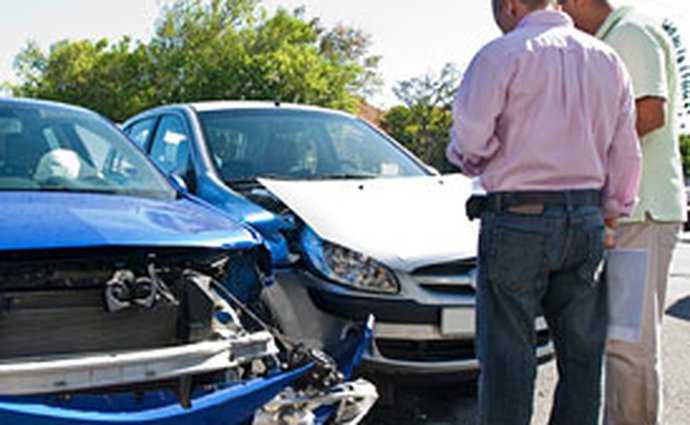 Pojišťovny mají novou zbraň proti podvodům při autonehodách