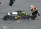 Závodník Marco Simoncelli dnes při MotoGP přišel o život