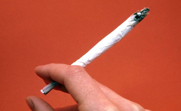 Chroničtí kuřáci marihuany nejsou podle zákonů způsobilí řídit
