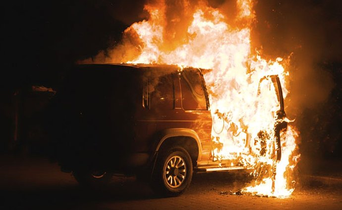 Ve Francii na Nový rok zapáleno jen 940 vozidel