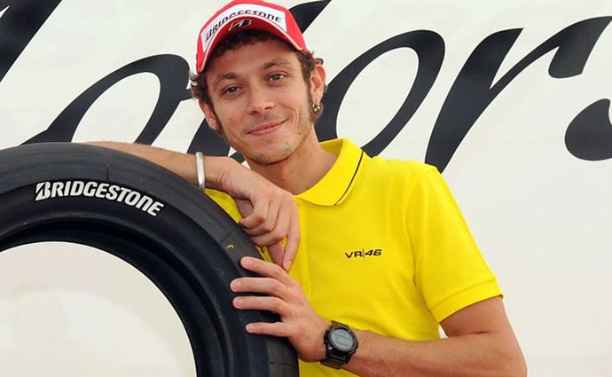 Valentino Rossi testuje a radí značce Bridgestone