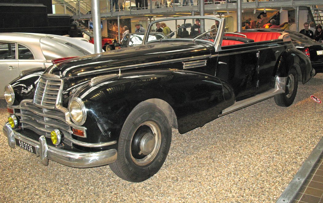 Mercedes-Benz 770 je rok výroby 1939, přestavěn v roce 1952