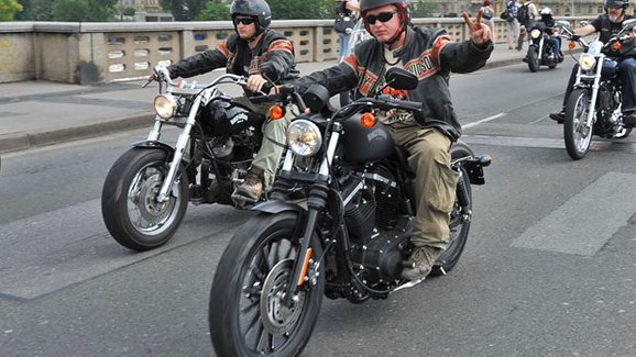 Harley-Davidson oslavil 110 let spanilou jízdou po Praze