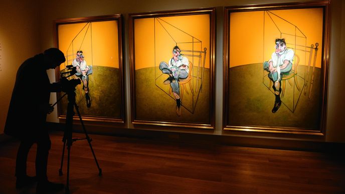 Tři portréty malíře Luciana Freuda  od kolegy Francise Bacona byly vydraženy v New Yorku za závratnou částku odpovídající téměř třem miliardám korun.