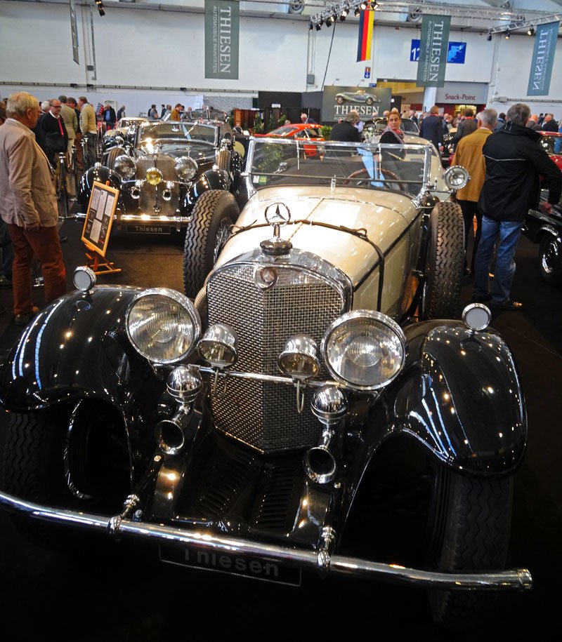 Mercedes-Benz 710 SS dával bez kompresoru 140 koní a po razantním sešlápnutí pedálu plynu s přeplňováním 200 koní