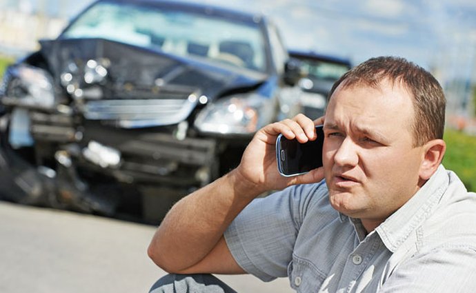 Čeští muži si věří, stres u autonehody je ale často silnější