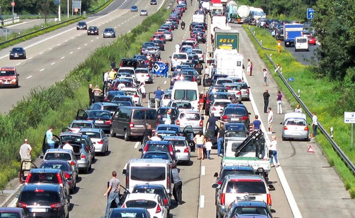 O víkendu čeká řidiče zdržení na hranicích. Kde si počkáte?