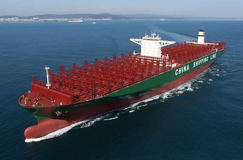 Další macek, kontejnerová loď CSCL Globe na délku měří 400 metrů