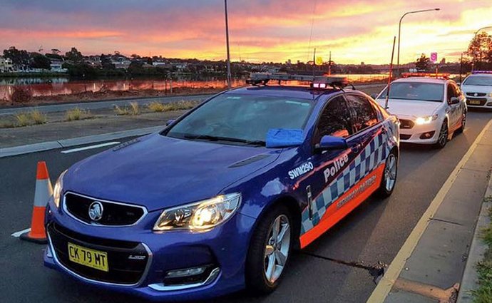 Australští policisté zastavili 12letého řidiče. Ujel 1300 km...