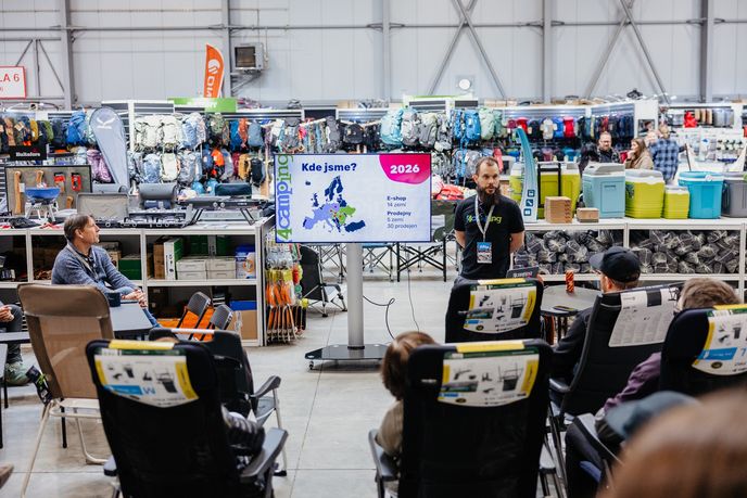 Český prodejce outdoorového vybavení 4camping otevře svou první vlajkovou prodejnu na adrese Národní 31. Český prodejce outdoorového vybavení 4camping otevře svou první vlajkovou prodejnu na adrese Národní 31.