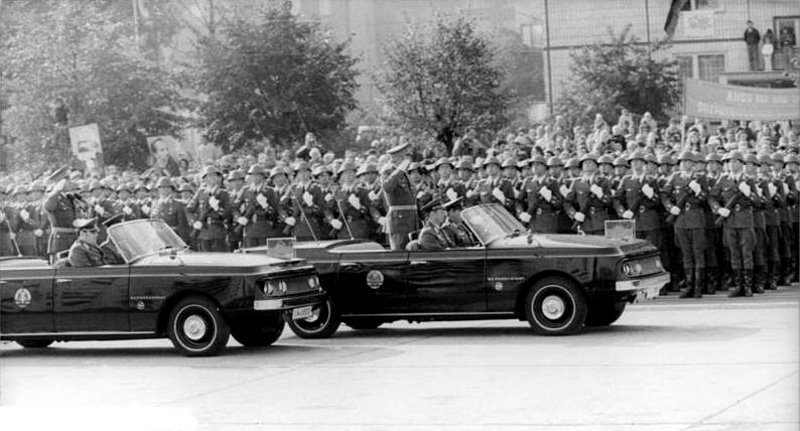 Sachsenring P240 Repräsentant při přehlídce k 25. výročí založení NDR v roce 1974.