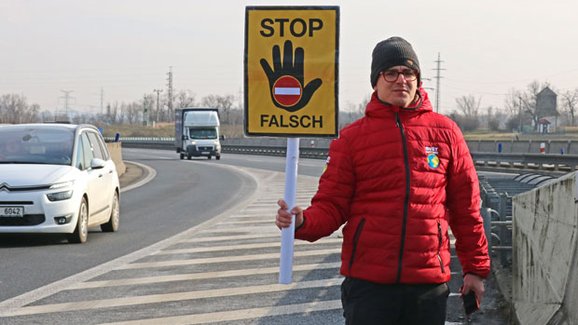 Proč jezdíme na dálnici v protisměru: Pomohly by cedule?