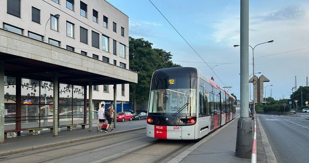 Během tropických dnů ocení cestující v pražské MHD především klimatizované vozy.
