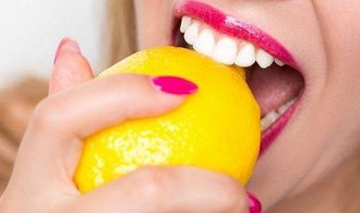 7 tipů pro krásné a zdravé zuby: Zachrání vás kokos a žvýkačky!