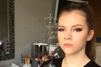 Make-up artistka, která nemá ruce ani nohy! Obdivuhodná dívka boduje na Instagramu