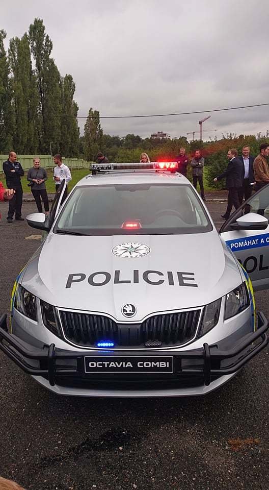 Policie představuje nová auta. Speciální Octavie připomínají americké speciály