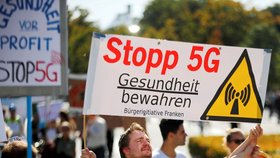 Demonstrace proti 5G v Německu.