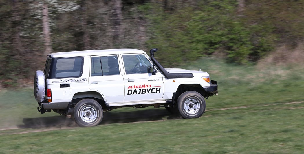 Toyota Land Cruiser 76